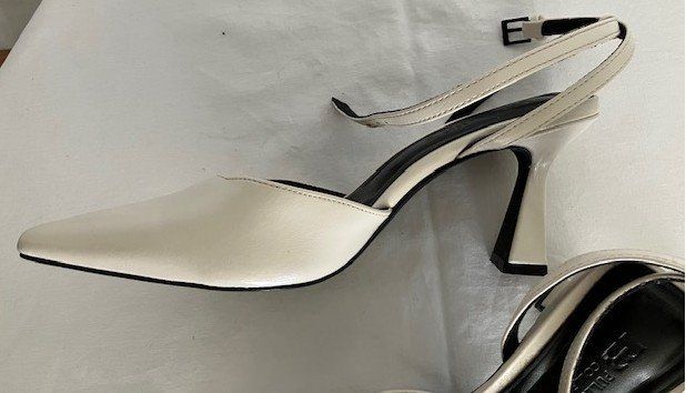 Pull&Bear Scarpe da donna: Escarpin Blanc casse  lanière taille 36 -pull & Bear – Usato da Marin-Epagnier venduto da rchouchouu