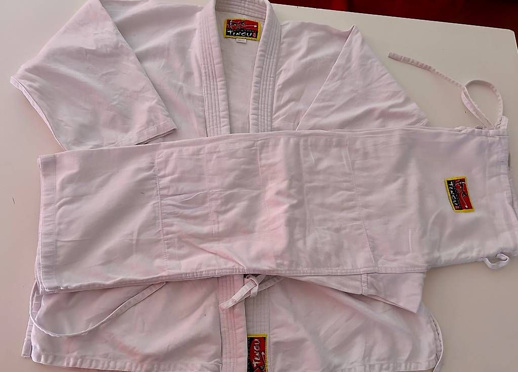 Kimonos: Kimono taille 160 cm – D'occasion à Montreux par aue_j9s9 3