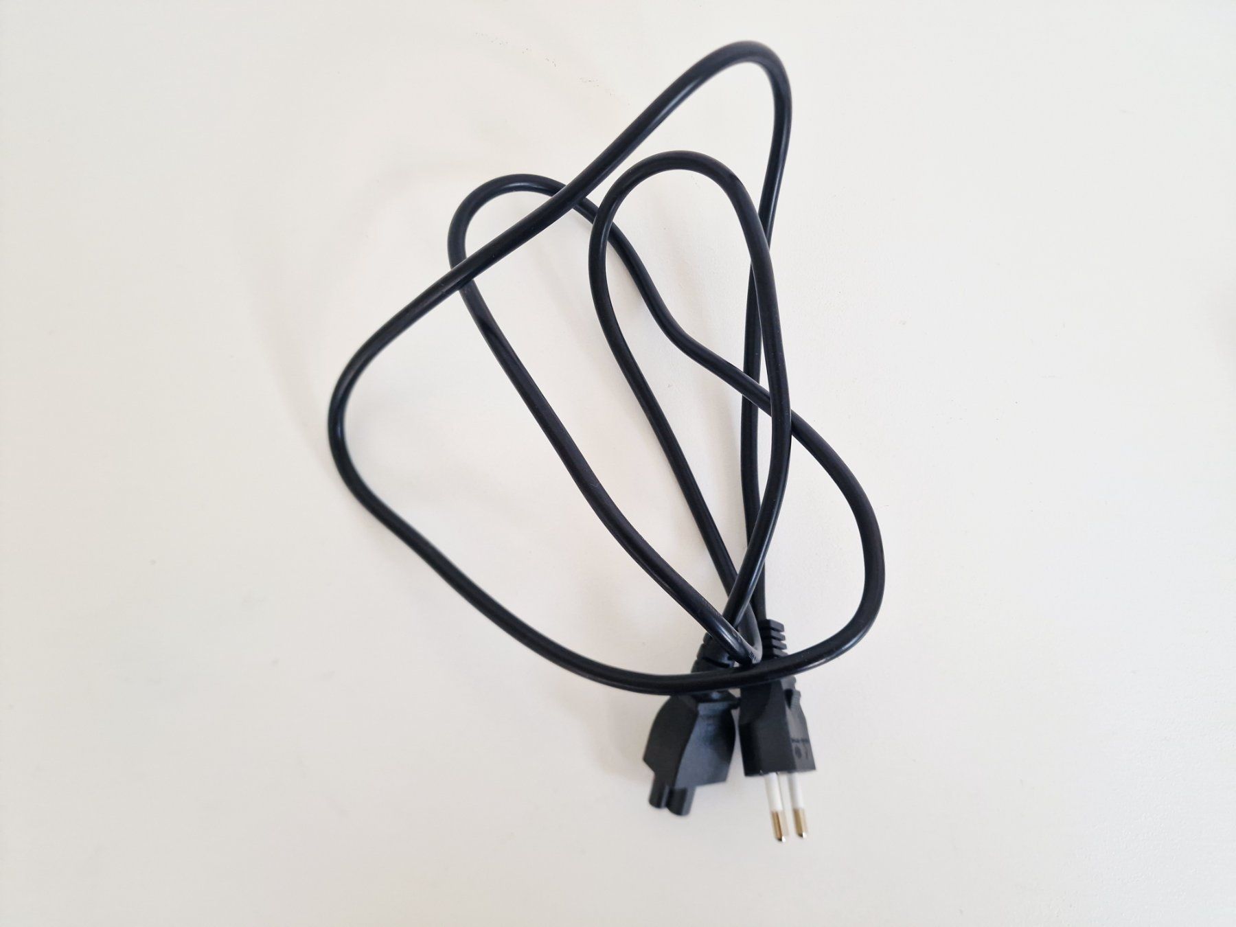 Cavi: Netzkabel mit dreipoligem Steckanschluss C5-T12 – Usato da Hallau venduto da CHACLA 1