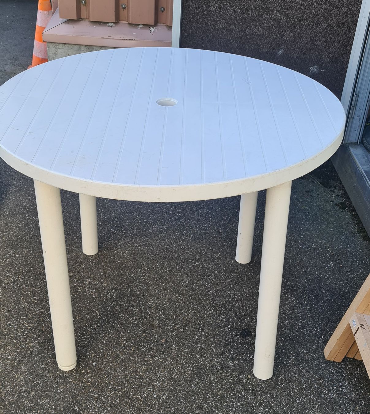 Tables: Tisch Kunststoff zerlegbar – D'occasion à Windlach par Noldi6