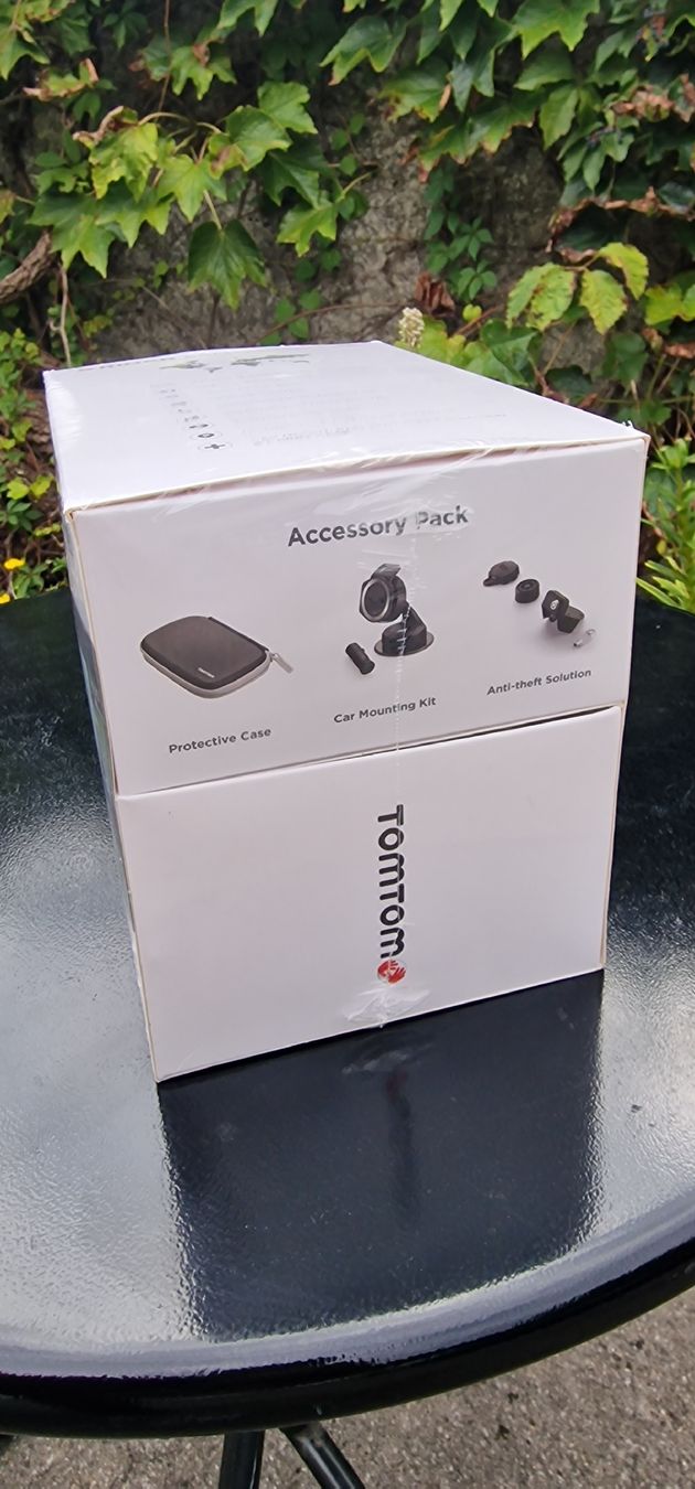 Tomtom Navigationsgeräte: TomTom Rider 550 Premium Pack Navigationssystem neu – Gebraucht aus Pfäffikon SZ von Brocki-21 1