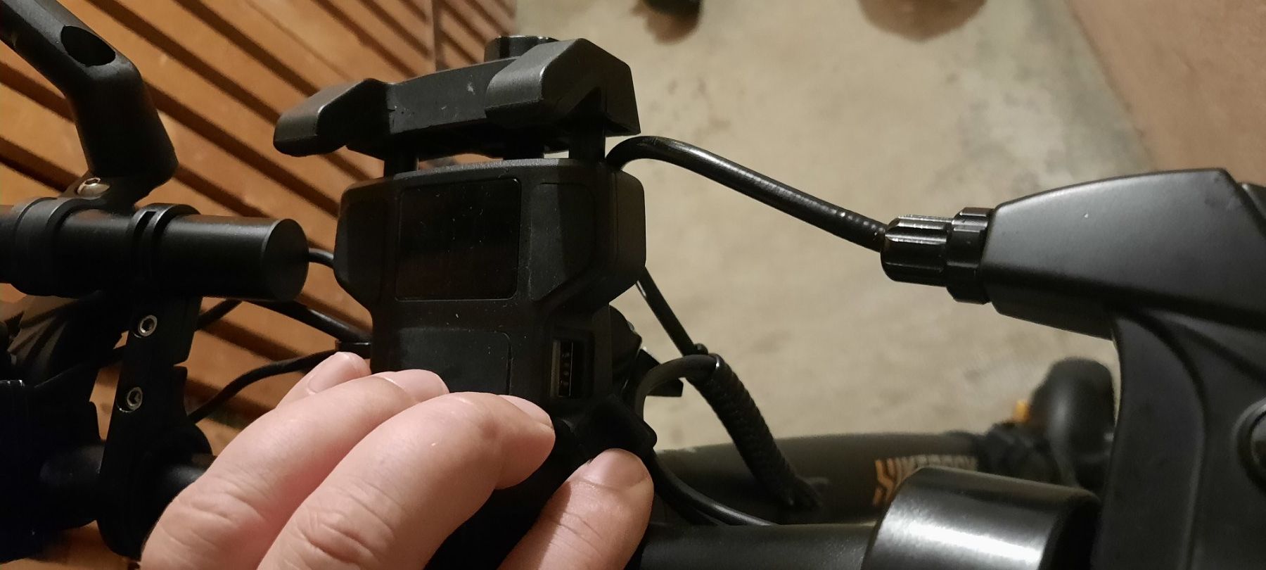 Kickboard: Trottinette électrique Hikerboy gris – Usato da Lausanne venduto da DubiLetto 2