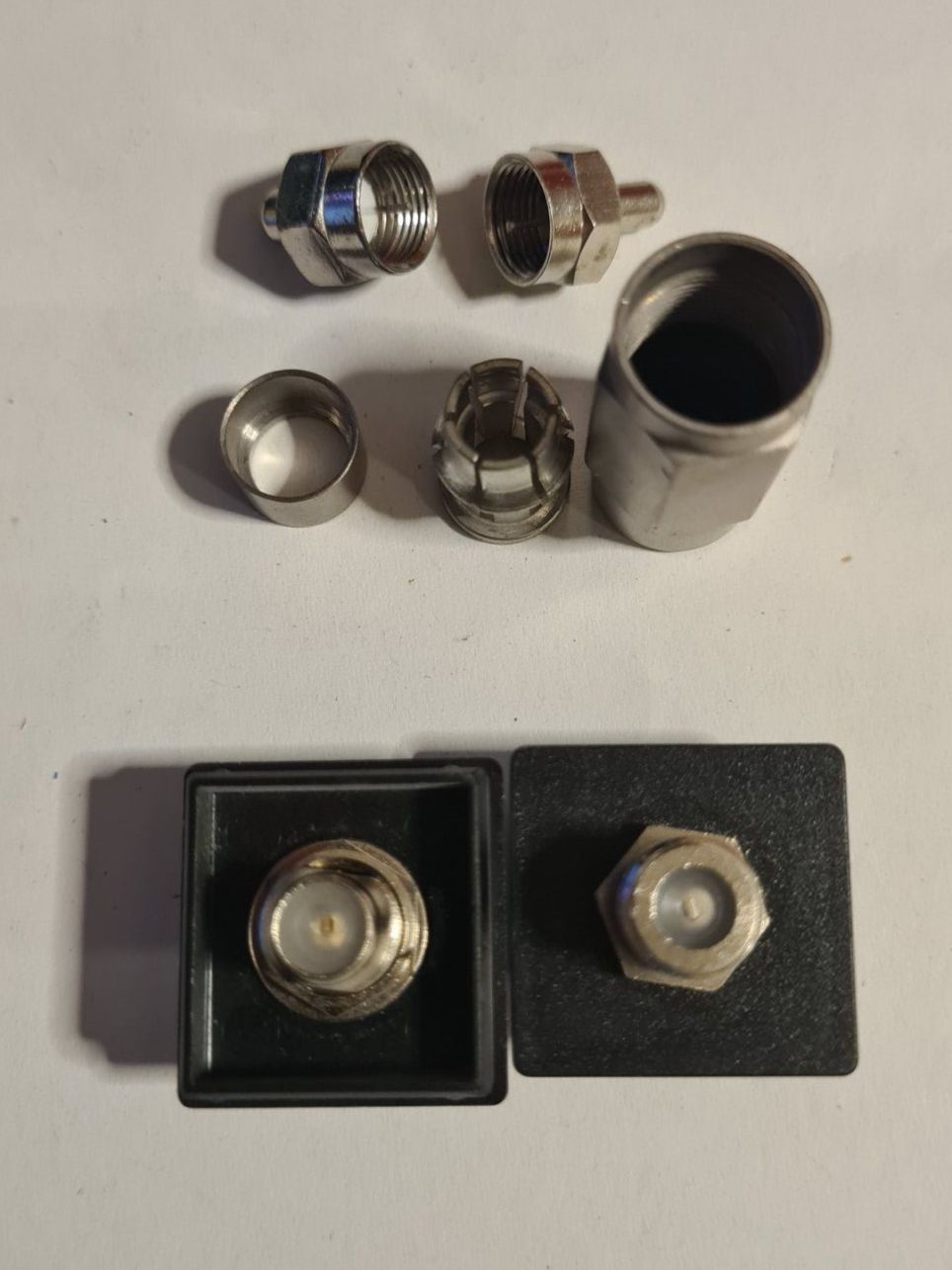 Componenti elettronici: Koaxial Stecker Sortiment mit dem blauem Behälter – Usato da Zürich venduto da Alibaba1234 2