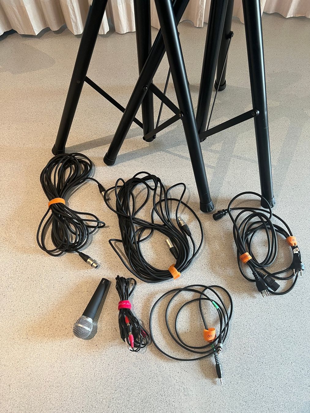 Casse acustiche: Lautsprecher Set Omnitronic mit Stativen, gebraucht – Usato da Ruschein venduto da Libellus 6