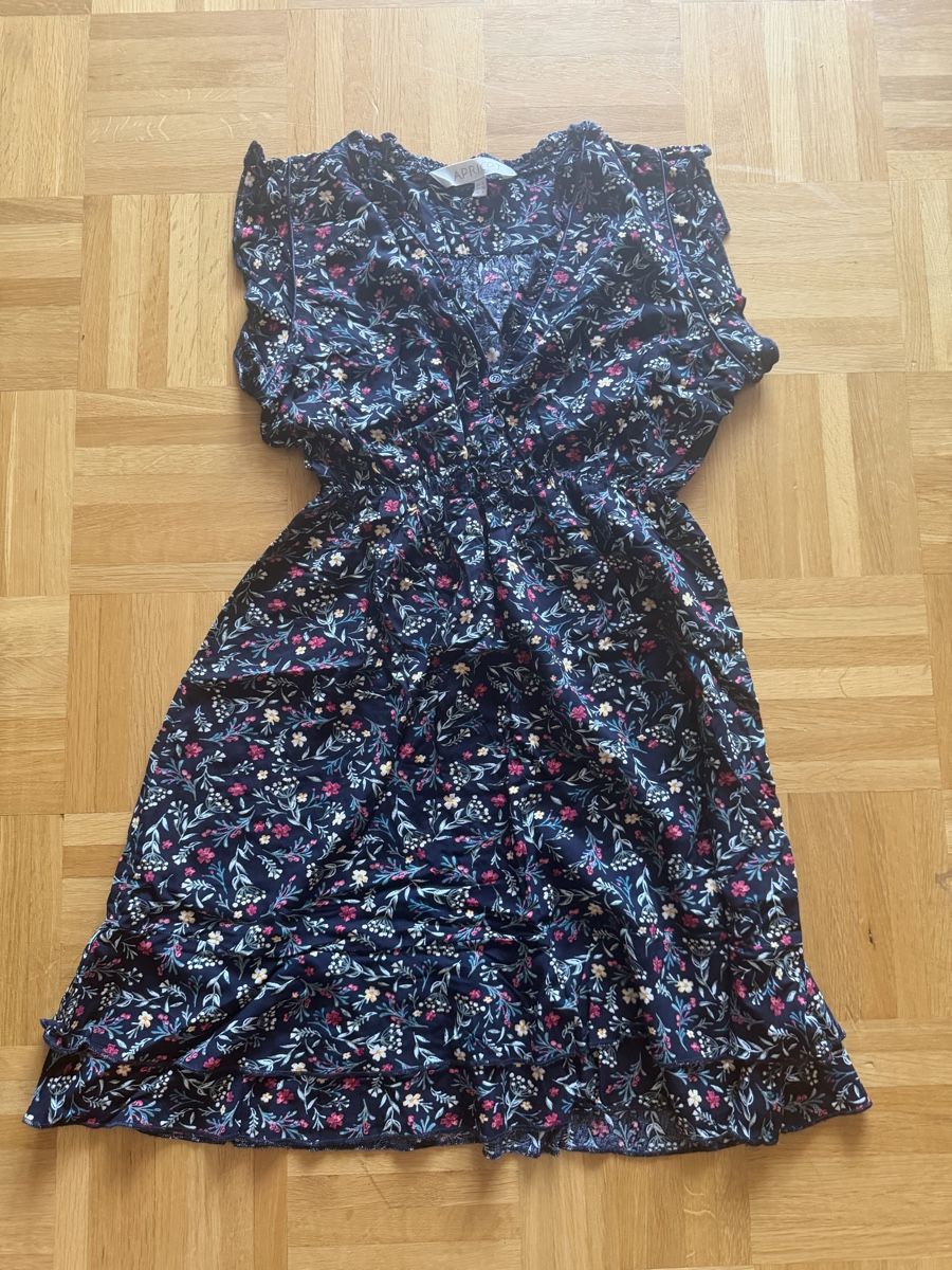 Kleider & Röcke: Sommer Kleid, dunkelblau mit Blumenmuster Gr. 140  – Gebraucht aus Kilchberg ZH von Von_dutch