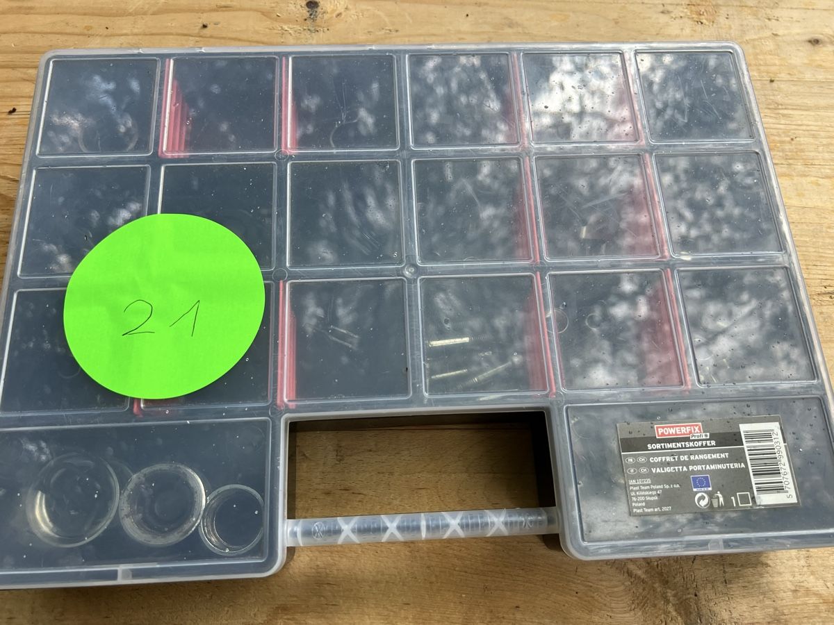 Alle Werkzeuge: Box mit Teile gebraucht  – Gebraucht aus Neuenhof von Willi111