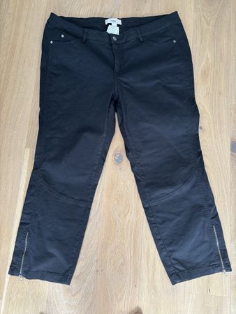 Schwarze Hose