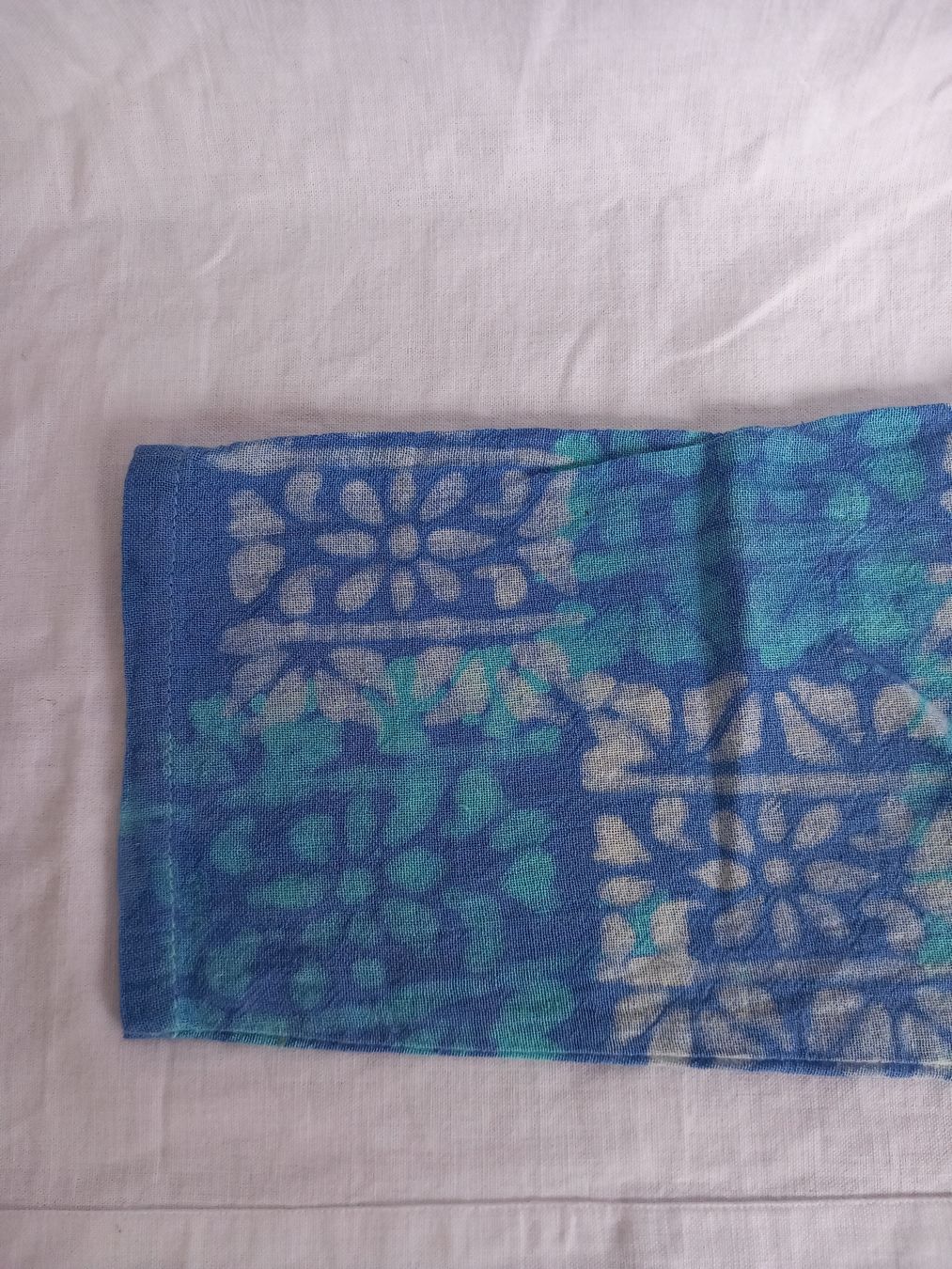Pullover & Sweatshirts: Pull léger à motifs bleus et blancs Taille M – Gebraucht aus Faoug von per_kp6r 2