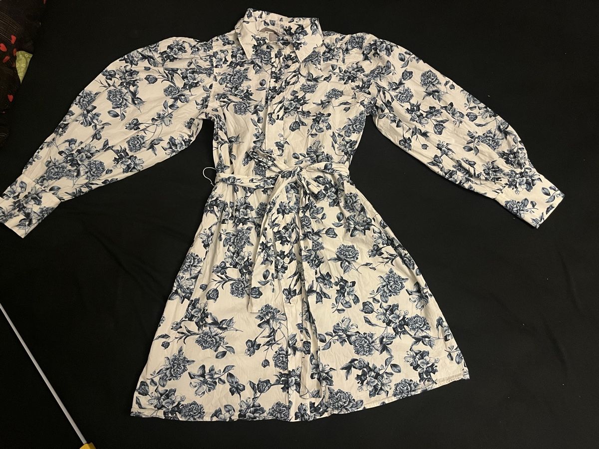 Kleider: Kleid Blumenmuster Langarm, Baumwolle neuwertig  – Neu (gemäss Beschreibung) aus Olten von sae_82z2