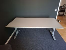Riesige Weisse Bürotische