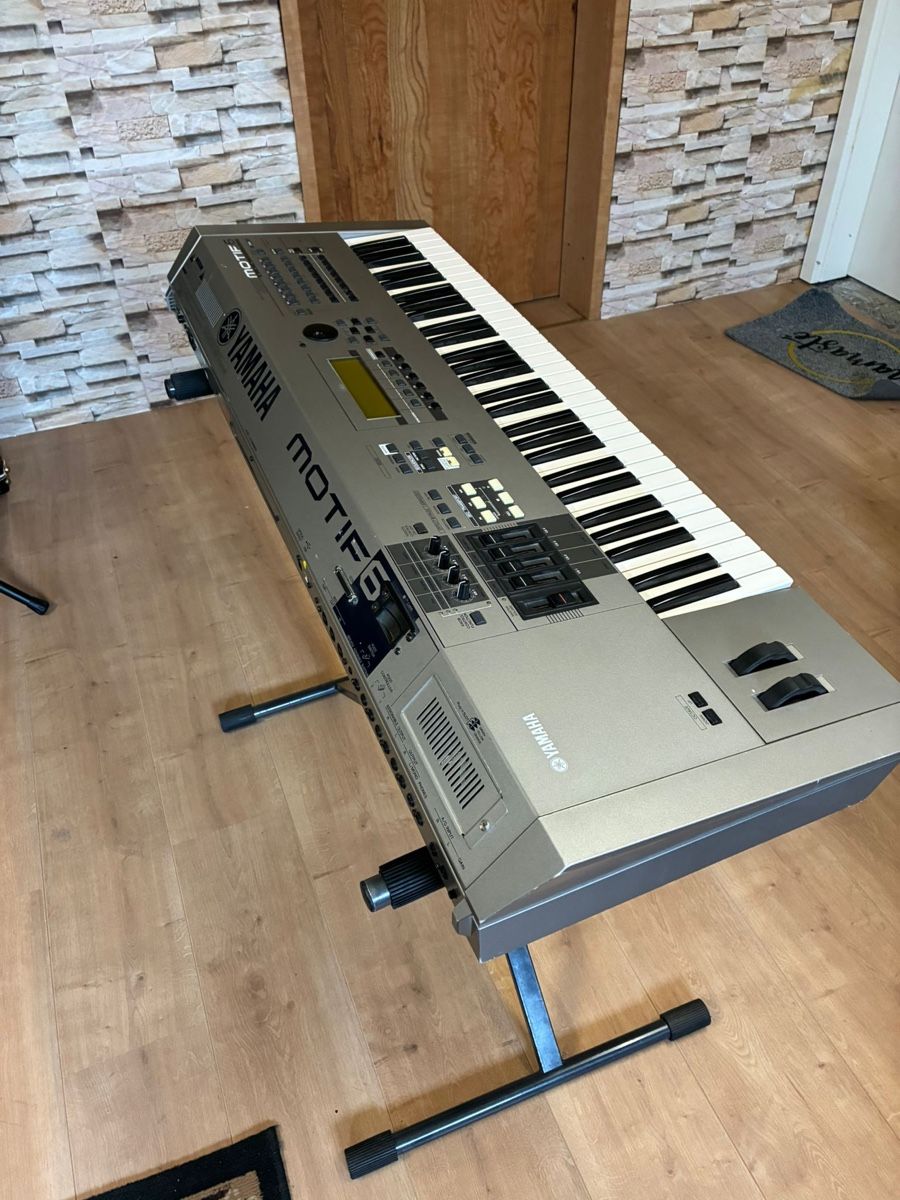 Yamaha Strumenti musicali: Yamaha Motif 6 Synthesizer Workstation – Usato da Buttwil venduto da wood16leu 2