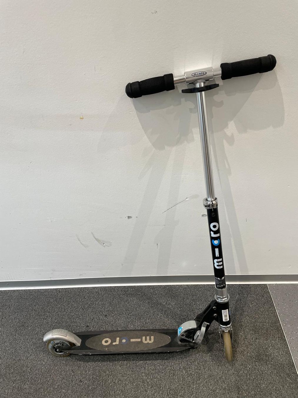 Micro Kickboard: Micro Scooter Schwarz/Silber,  klappbares Trottinett – Usato da Zürich venduto da Lia107