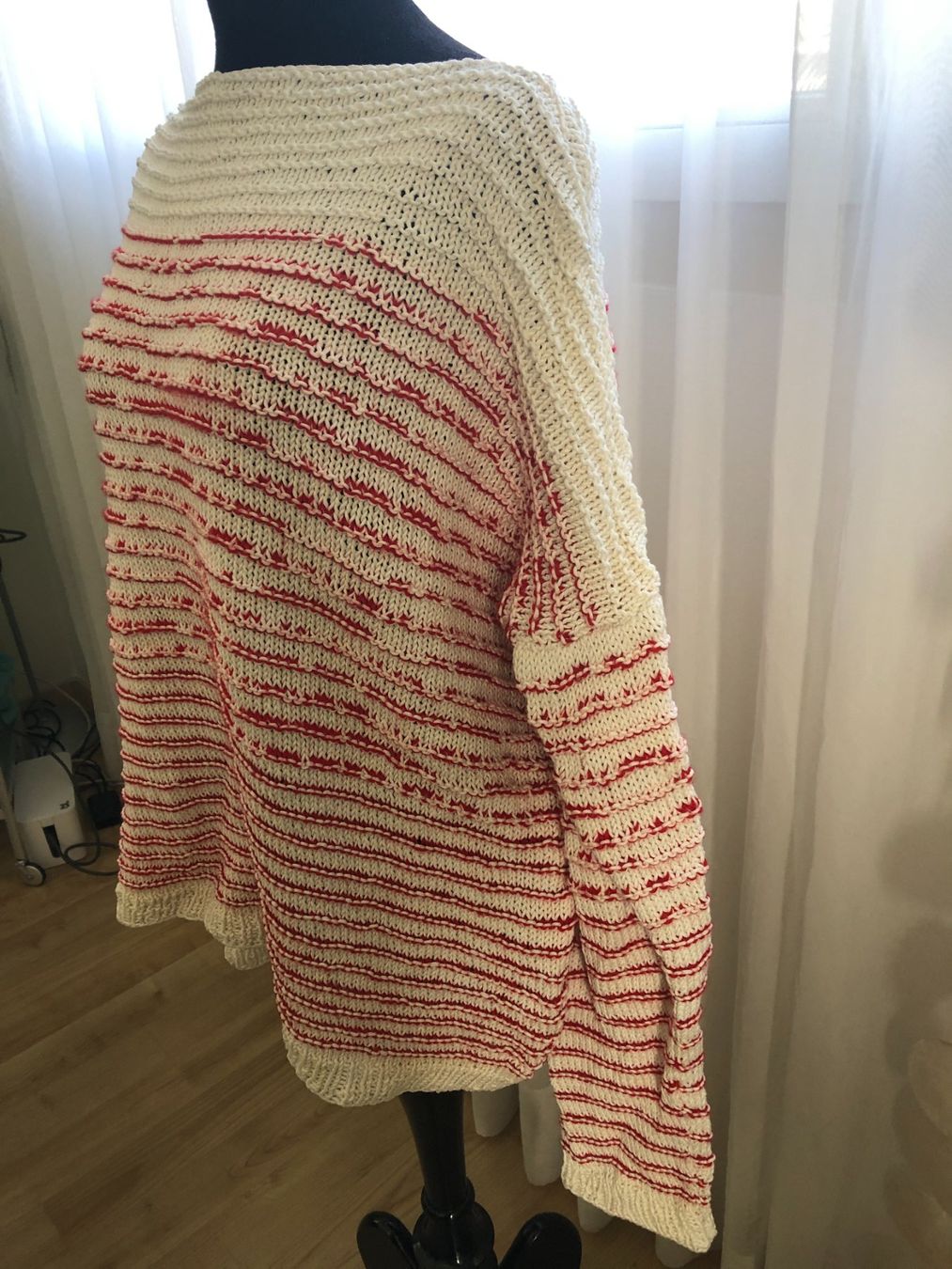 Maglioni & Felpe: Oversize Strickpullover in Weiss-Rot, Gr. 46 – Nuovo (secondo la descrizione) da Arlesheim venduto da OmnIa55 1