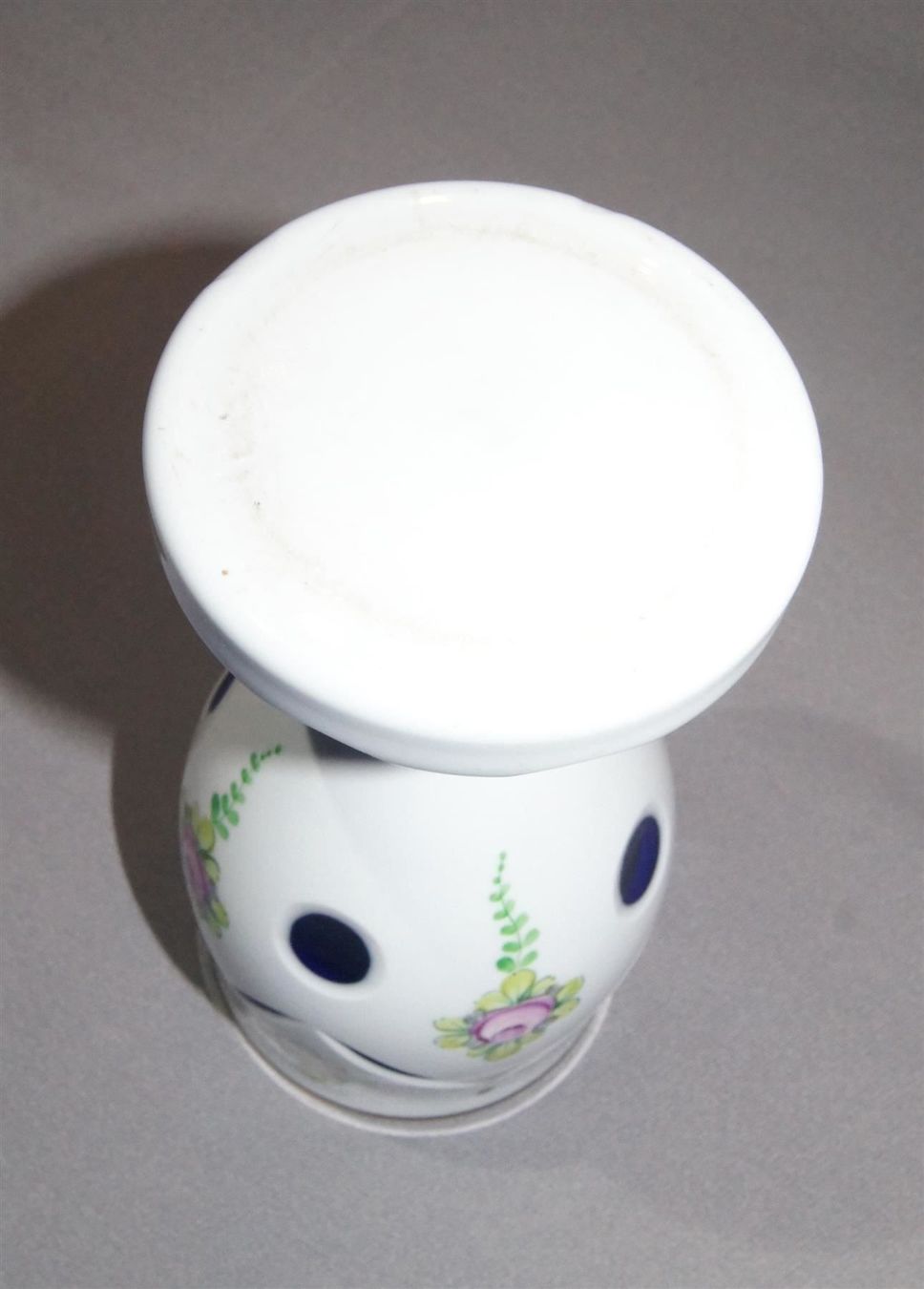 Verres: Prunk-Kelch oder Vase aus Überfangglas weiss/blau – D'occasion à Geroldswil par ARTEFACTO 6