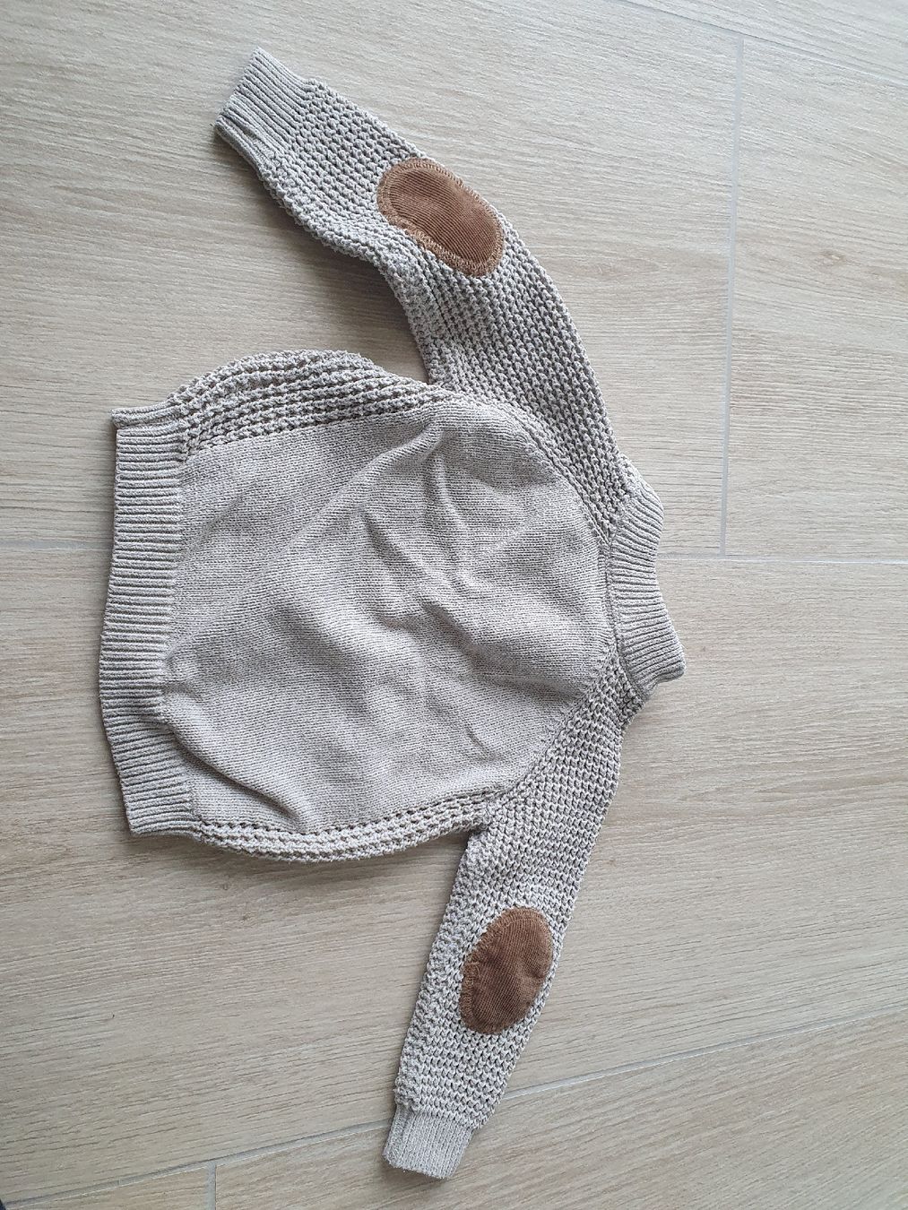 Maglioni & Felpe: Pull beige en coton pour enfant, taille 6/9mois, confortable – Usato da Neuchâtel venduto da viv_zf9x 3