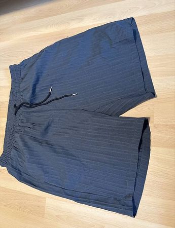 Dunkelgraue Shorts