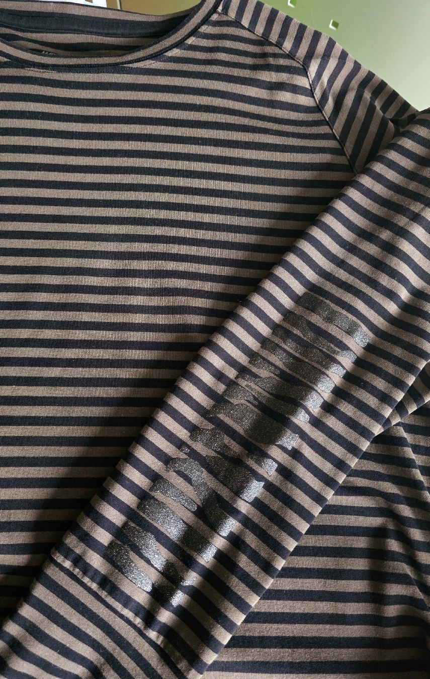 Marc Cain Maglioni & Felpe: Marc Cain  Shirt No5=42 eher40 – Usato da Zufikon venduto da manifesto 1
