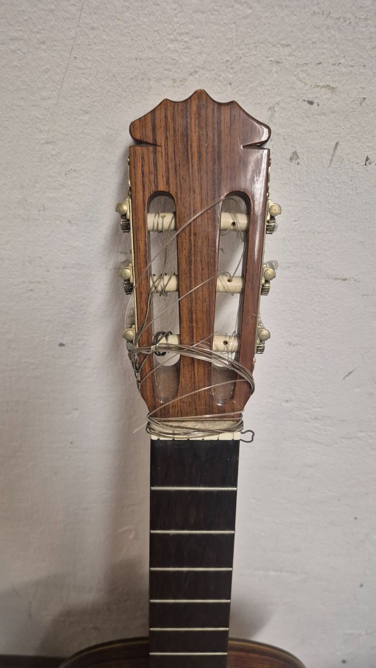 Strumenti musicali: Gitarre – Usato da Winterthur venduto da cbe_5ph7 1