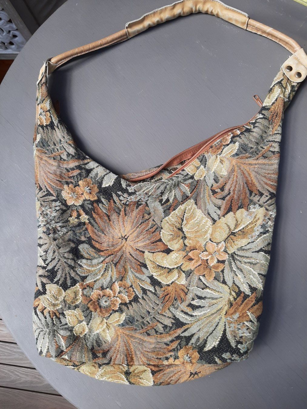 Sacs femmes: wunderschöne Tasche in Gobelin Stil – D'occasion à Bern par Preloved.Nile.4.Sale 1