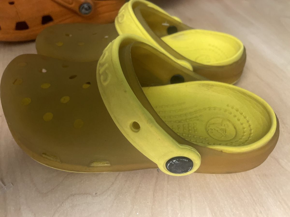 Crocs Schuhe für Jungen: Crocs Clogs gelb Kinder Gr.30 gebraucht – Gebraucht aus Obergerlafingen von cabo4