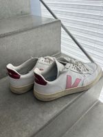Veja Sneaker in Rot/Rosa