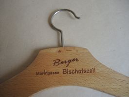 Kleiderbügel Holz alt antik Berger Bischofszell Marktgasse