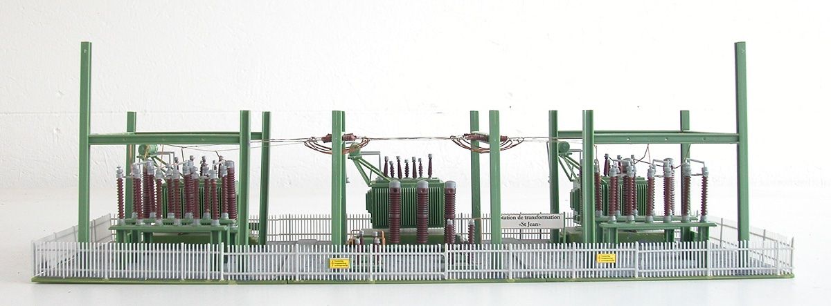 Modellini di ferrovie: BBC Transformator-Anlage zu Spur H0 – Usato da Oberwil BL venduto da Klang 2