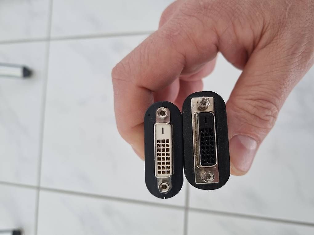 Lecteurs & Adaptateurs: Übergangsstecker Display Port DVI – D'occasion à Hinwil par Sinclar1 2
