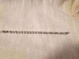 Elegantes Armband mit Zirkonia-Steinen