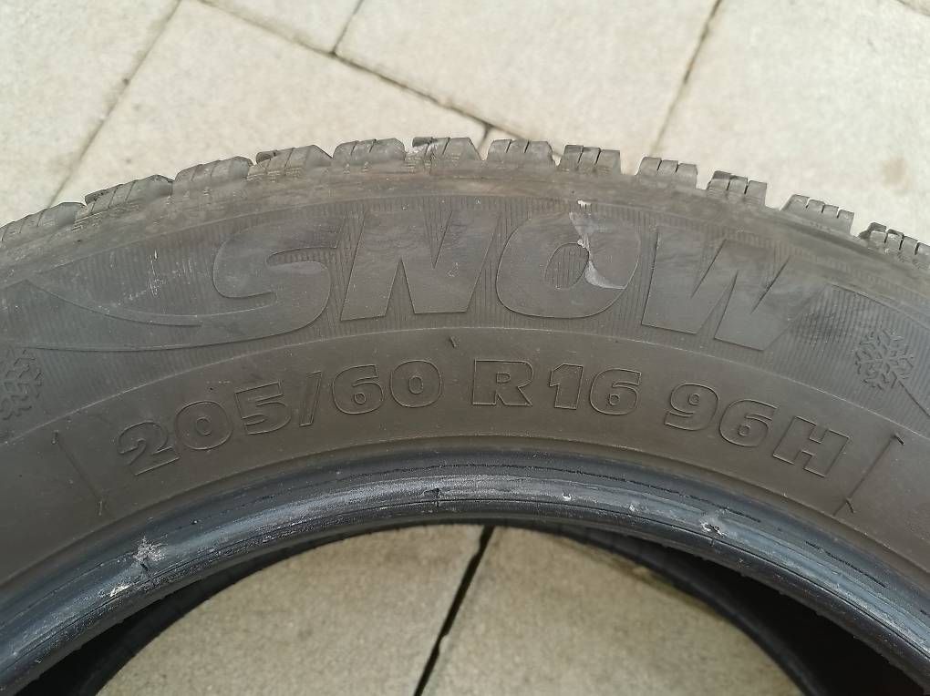 Pneus & Kompletträder: 2 stk. Winterreifen Top Profil. – Gebraucht aus Lausen von 04362 1