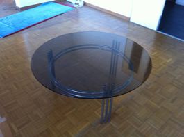 Runder Glastisch mit Metallgestell