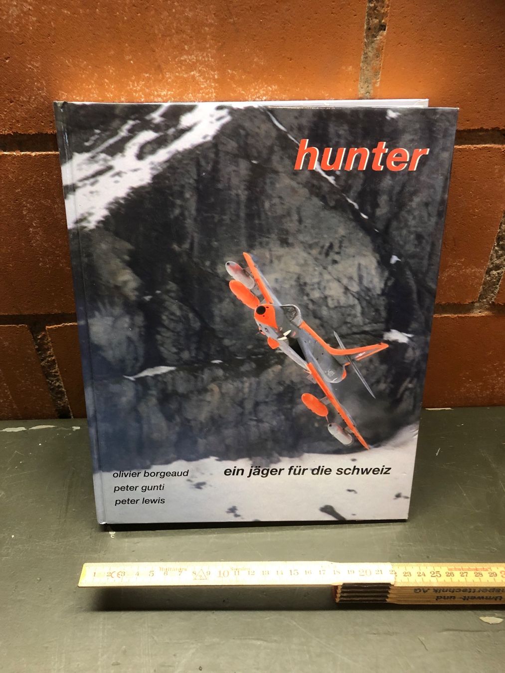 Libri: Schweizer Armee Luftwaffe Buch HUNTER Air Force Kampfjet – Usato da Madiswil venduto da TEMISO