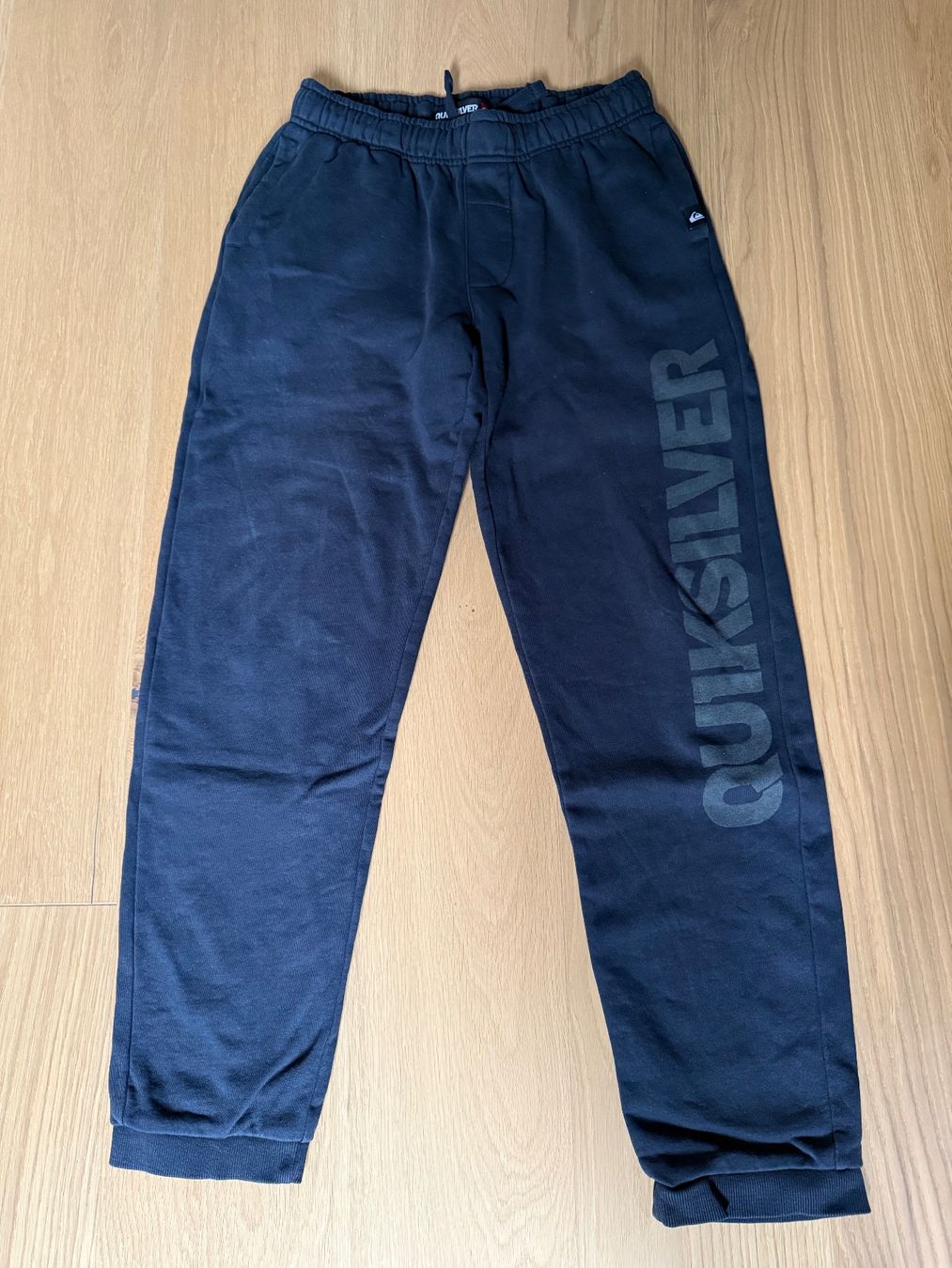 Quiksilver Pantaloni: Quiksilver Trainingshose, Grösse M, Schwarz – Usato da Hindelbank venduto da m-see