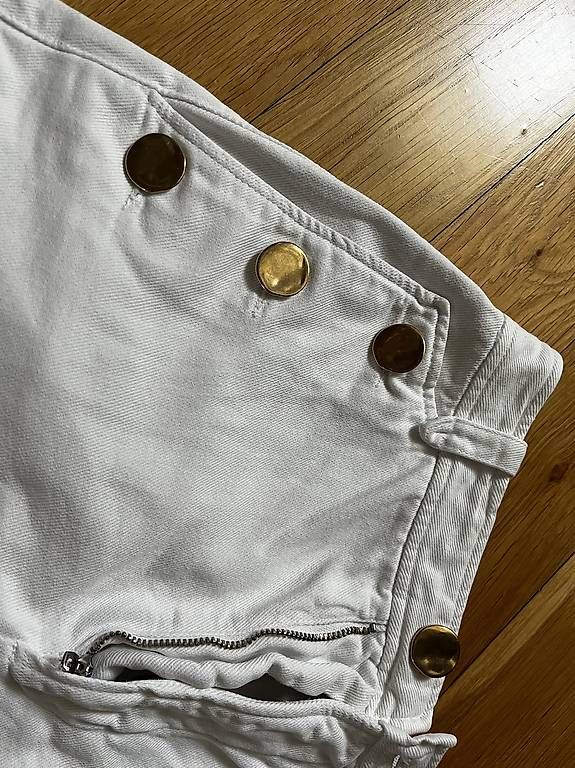 Pantaloni: ZARA Short – Usato da Zürich venduto da apple-pie12 1