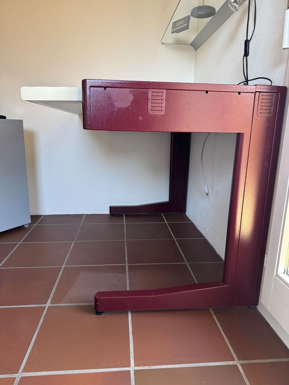 Scrivanie: Schreibtisch, Tischplatte neigbar – Usato da Winterthur venduto da Mboot 2