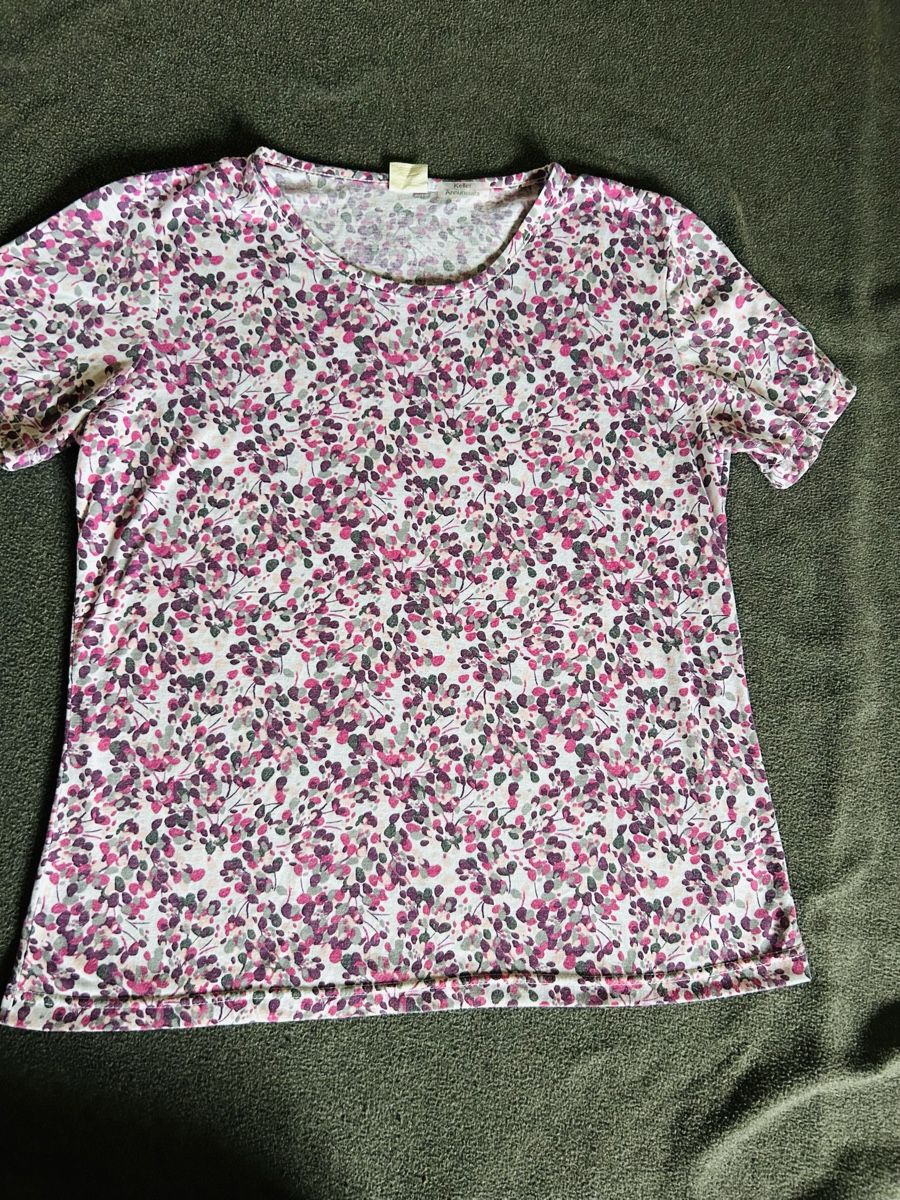 T-shirt: T-Shirt Grösse 42/44 – Usato da Lengnau AG venduto da Mefari
