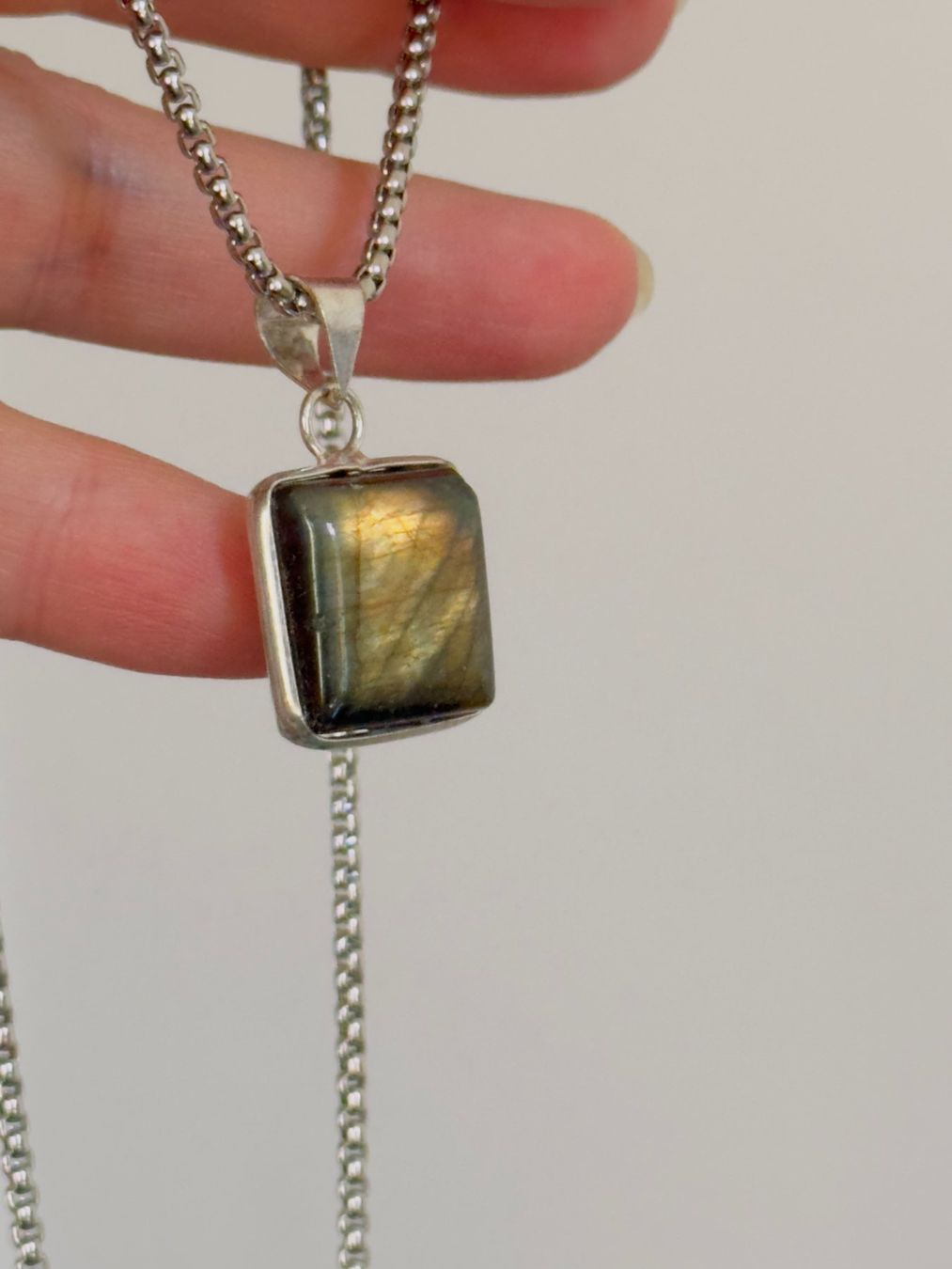 Catenine: Fashionable labradorite necklace – Nuovo e nell'imballaggio originale da Genève venduto da AGBERG