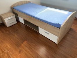 Lit 1 personne avec rangements intégrés + table de chevet