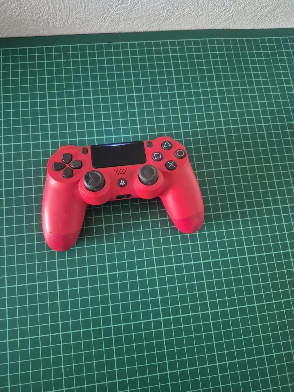 Sony Controller: Red PlayStation 4 Controller Used Ps4 – Usato da Meyrin venduto da Retro-GZ