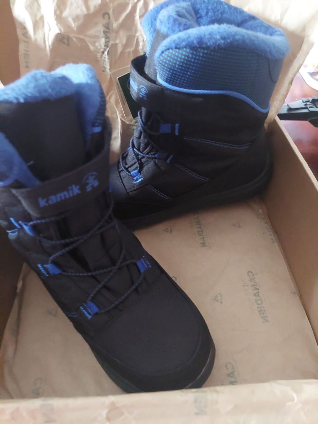 Kamik Scarpe per ragazzi: Kamik Winterstiefel Schwarz/Blau Grösse 35 – Usato da Beckenried venduto da Havacola 1