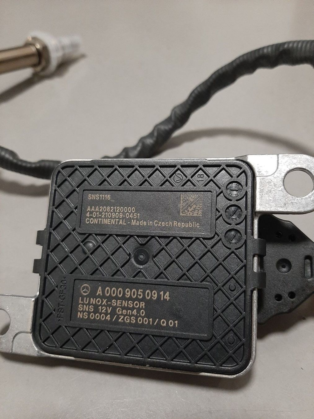 Mercedes-Benz Tutti pezzi di ricambio auto: Mercedes-Benz 220D NOx Sensor A0009050914 – Nuovo e nell'imballaggio originale da Wald ZH venduto da Gregor083 2