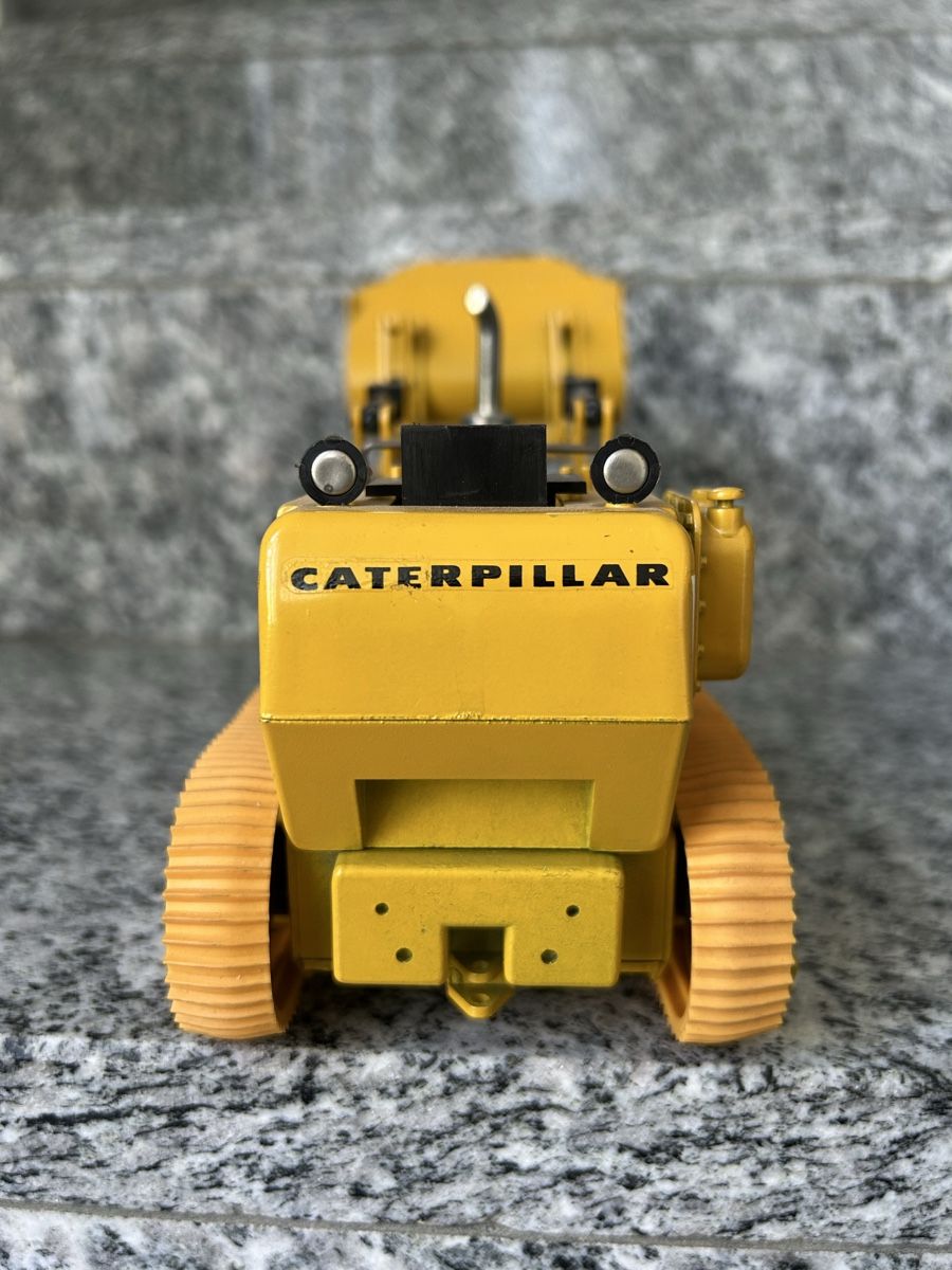 Caterpillar Kit di modellismo & Modellini statici: Caterpillar 941 , 1:24 , NZG – Usato da Horw venduto da Tigercat635 1