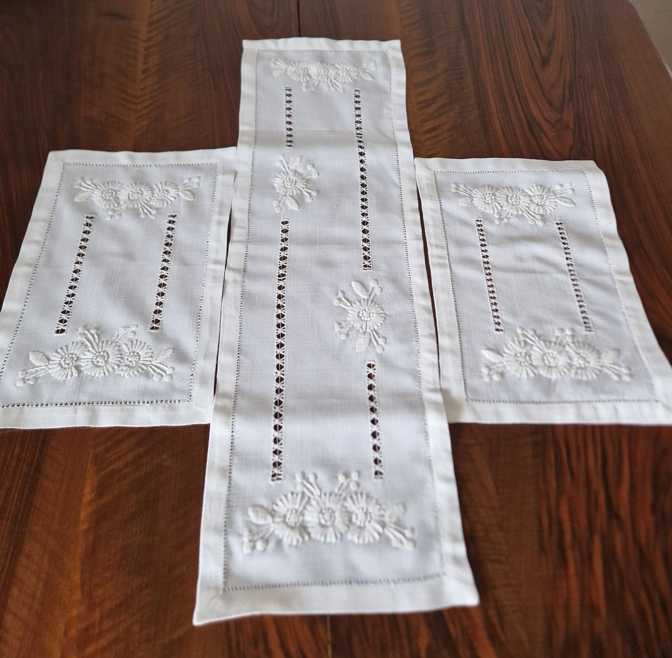 Altra biancheria da tavola: Tischläufer +2 Set / Handarbeit – Nuovo (secondo la descrizione) da Bern venduto da Antikbatik 6