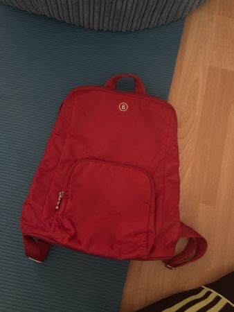 Bogner Rucksack rot mit Logo in gebrauchtem Zustand