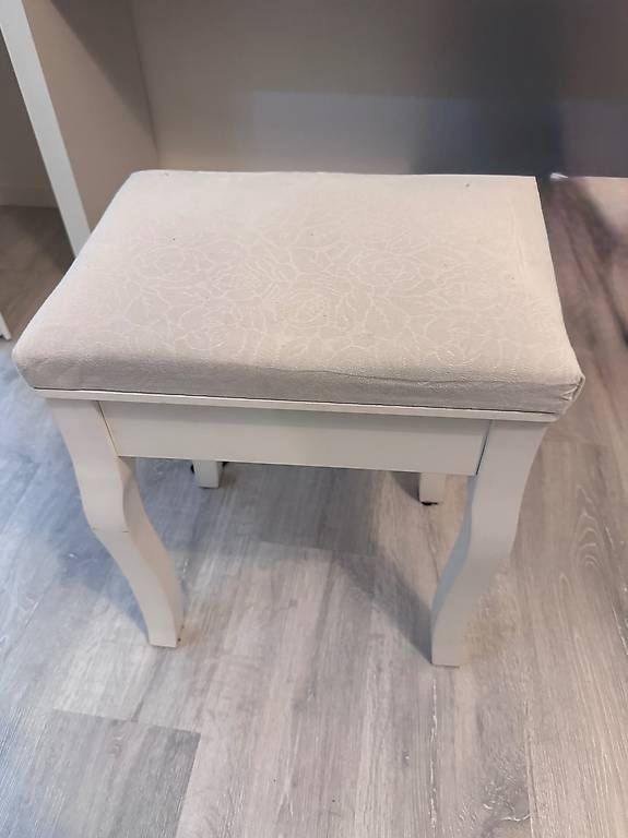 Ikea Schminktische: MALM Schminktisch mit Hocker – Gebraucht aus Au, ZH von jejo8804 2