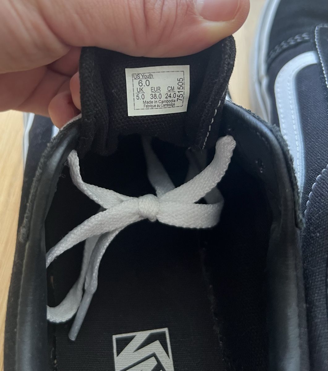 Vans Scarpe da donna: Vans Sneakers schwarz/weiss Gr. 38 – Usato da Nottwil venduto da Silke94 2