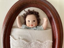 Exklusives Baby Bildchen Oval Porzellan Köpfchen Arm. Bein