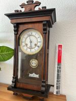 Alte Wanduhr