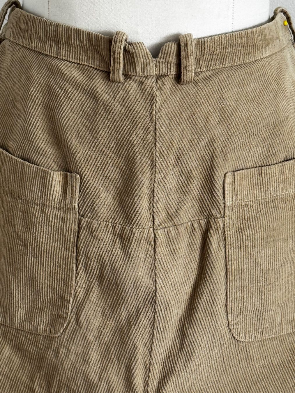Pantaloni: Cordhose, beige, Gr40 Herbst/Winter Saison – Usato da Mörschwil venduto da Mirka019 4