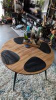 Runder Tisch Holz mit schwarzen Füssen